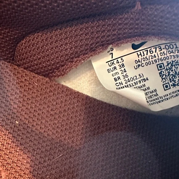 Women’s Nike Dunks - Picture 6 of 6